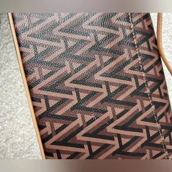 Aritzia Auxiliary monogram crossbody bag - Picture 10 of 12